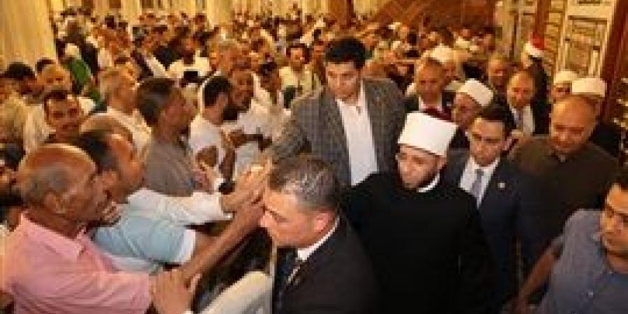 وزير الأوقاف يشهد صلاة الجمعة بمسجد سيدنا الإمام الحسين بالقاهرة