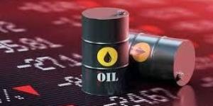 أسعار النفط تتراجع بأكثر من واحد بالمئة عند التسوية