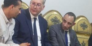 مصر لا تنسى أبطالها.. وزير البترول يقدم واجب العزاء لأسرة البطل خالد عبد العال