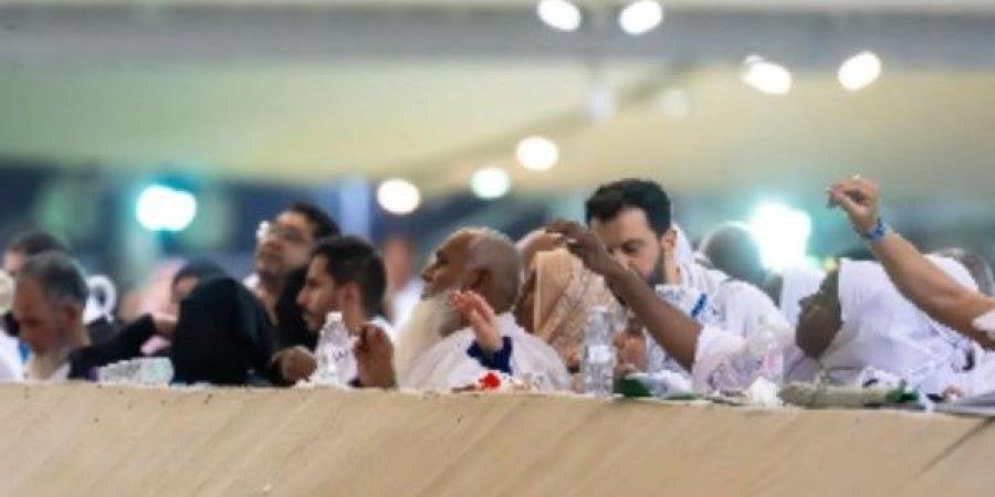 1.7 مليون حاج يبدأون رمي الجمرات في مشعر منى احتفالاً بعيد الأضحى